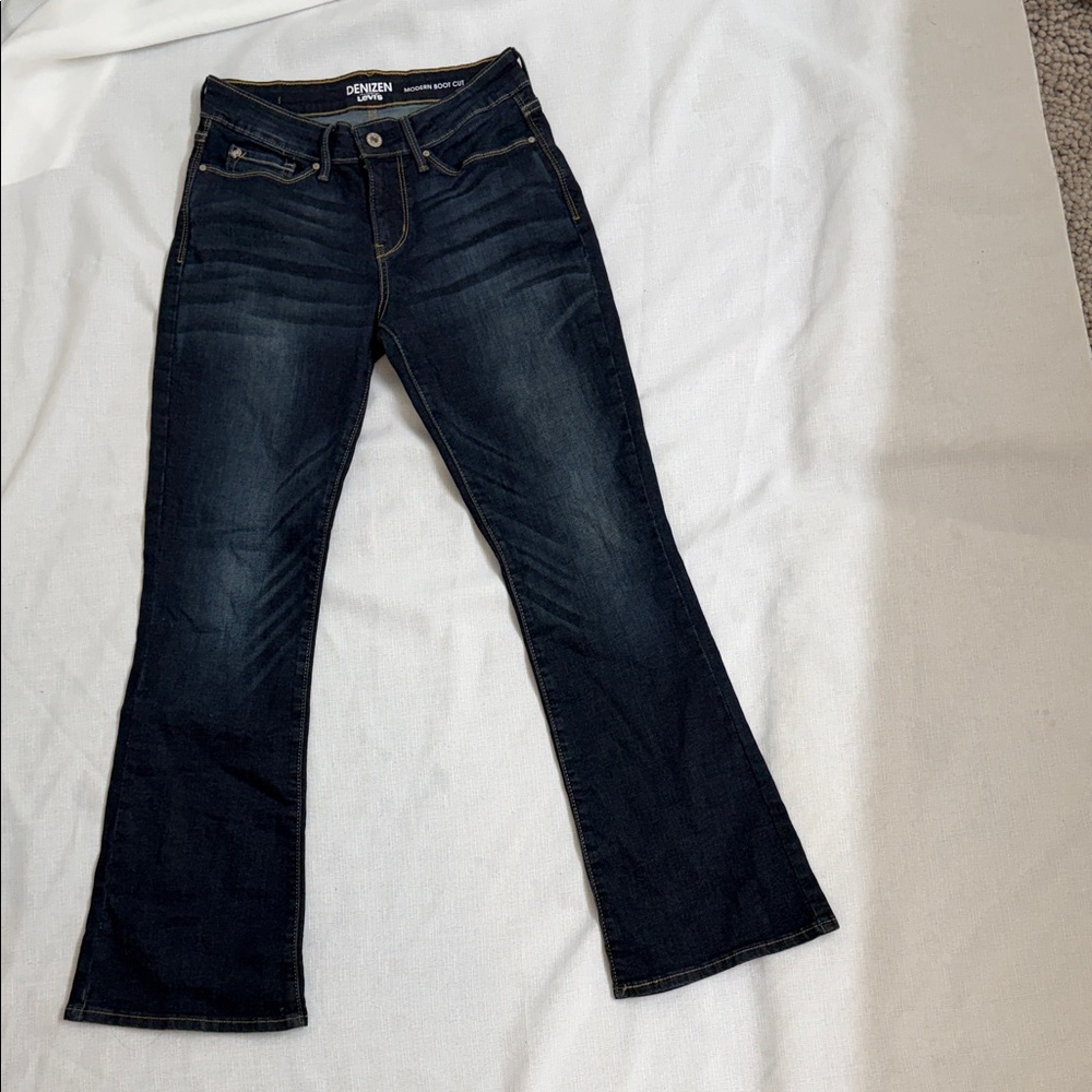 Levi’s Women’s Dark Wash Blue Jeans Size 27X30 Modern
